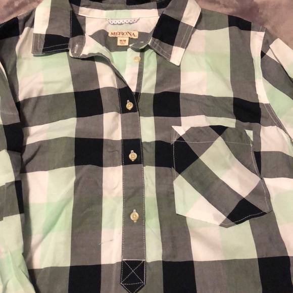 Button down - Picture 2 of 2